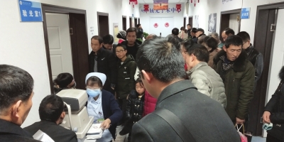 �����ڼ䣬ҽԺ�ۿ��������˺ܶ���Сѧ����